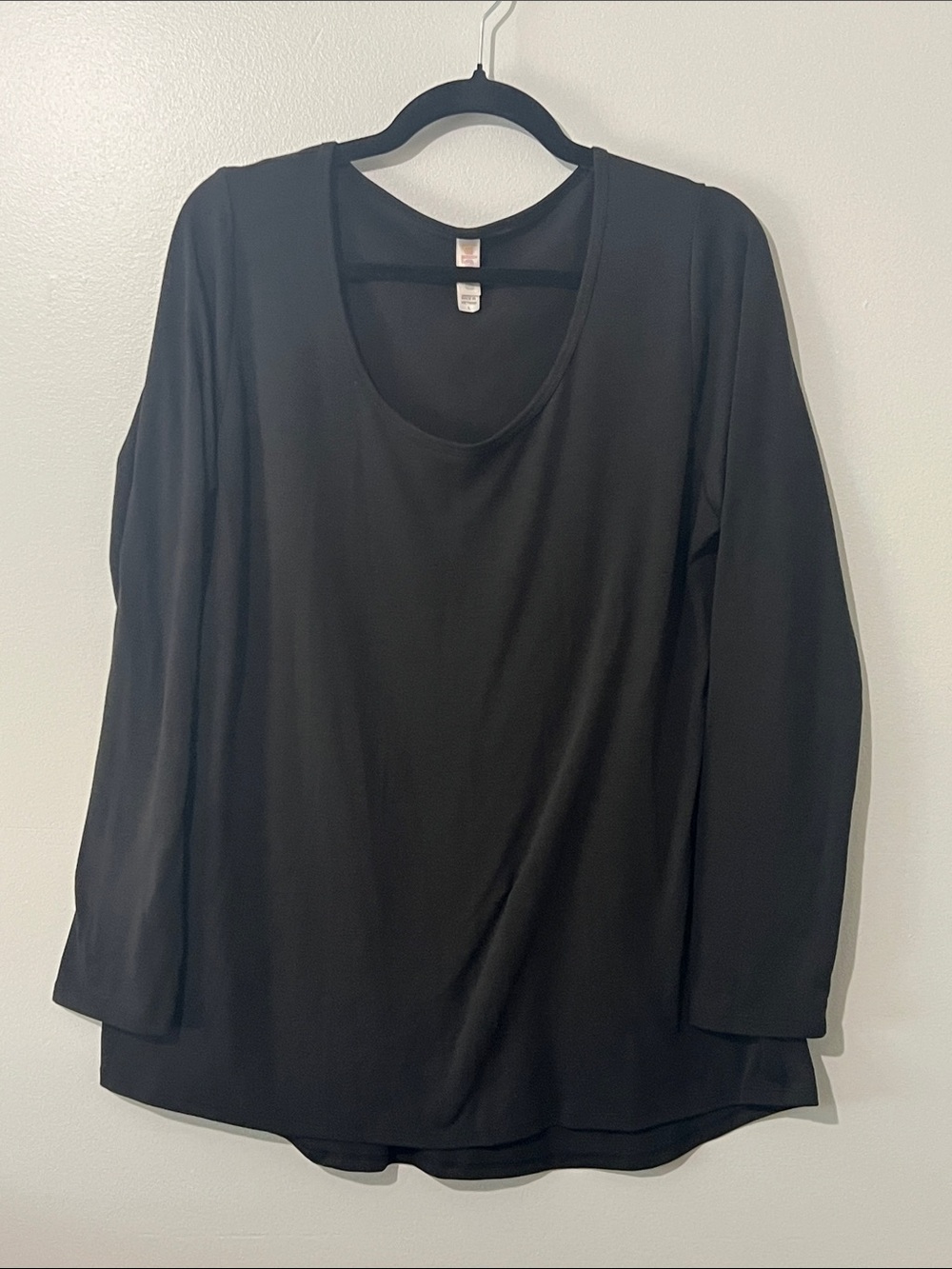 LuLaRoe Black Lynnae Scoop Neck Long Sleeve Top